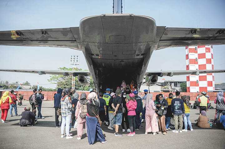 Melihat Pesawat Hercules