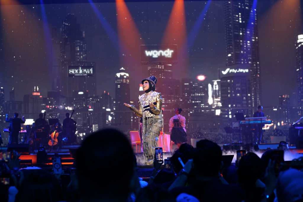 Melly Goeslaw Menyapa Penggemar di Beach City dalam Konser 'The Greatest Melly Goeslaw Everlasting Harmony'