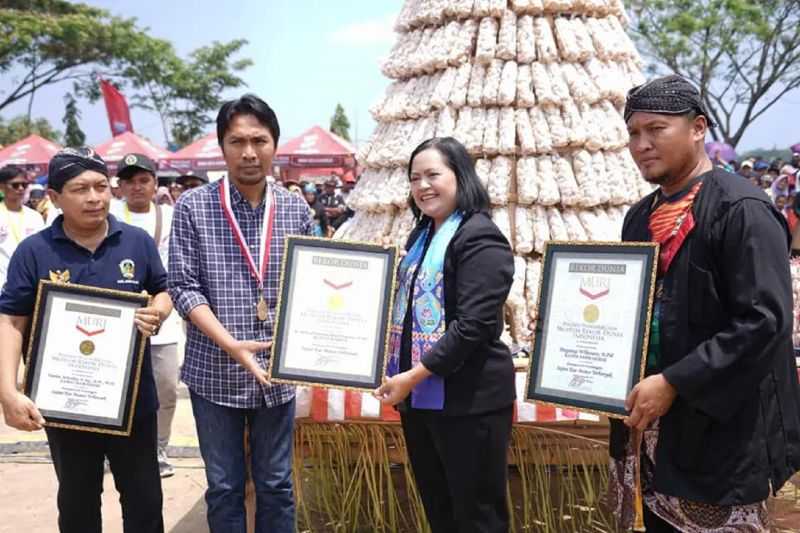 Membanggakan, Festival Kue Manco Kabupaten Madiun 2023 Pecahkan Rekor MURI