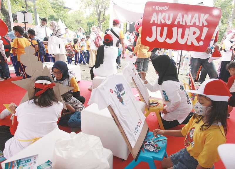 MEMPERINGATI HARI ANTIKORUPSI SEDUNIA