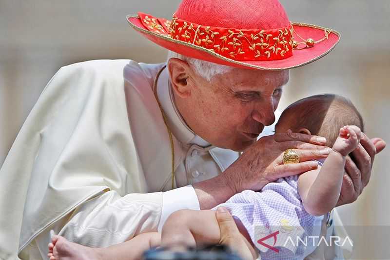 Menag Sebut Paus Benediktus XVI sebagai Sosok yang Menjembatani Perbedaan