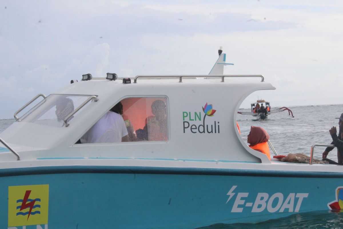 Menakjubkan, Perahu Listrik Buatan dalam Negeri Diluncurkan dan Mampu Bertahan 2 Jam di Laut