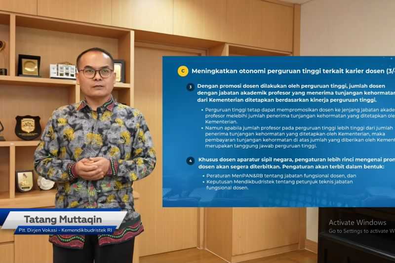 Mendikbud Terbitkan Aturan Baru tentang Profesi, Karier, dan Gaji Dosen