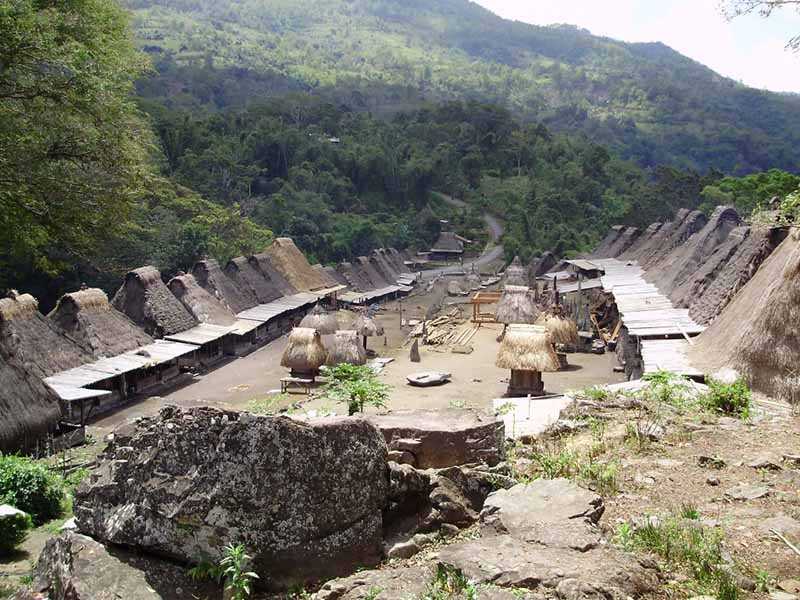 Menelusuri Jejak Peradaban Megalitikum di Kampung Bena