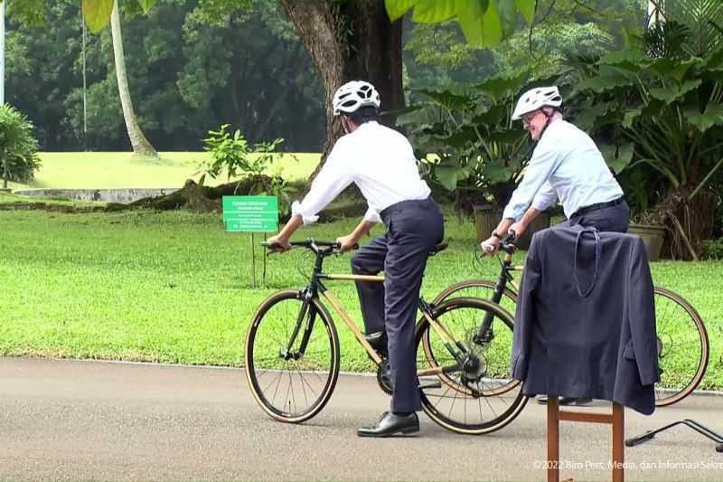 Mengagetkan Ada Apa Ini Tiba-tiba Presiden Jokowi dan PM Australia Bersepeda, Ternyata Ini Pesan yang Ingin Disampaikan