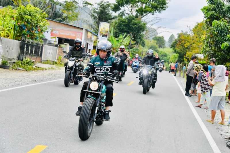 Mengagetkan, Presiden Kendarai Sepeda Motor di Sumatera Utara