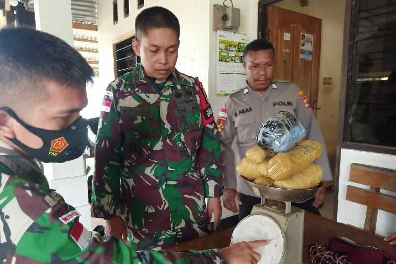 Mengagetkan Saat Patroli di Daerah Rawan, Satgas TNI Amankan Barang Ini di Perbatasan RI-PNG