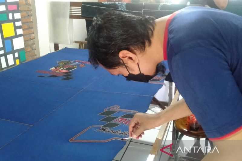 Mengagetkan Ternyata Ada Gambar Pembalap Marc Marquez dan Valentino Rossi di Batik Ciptaan Pembatik Ini