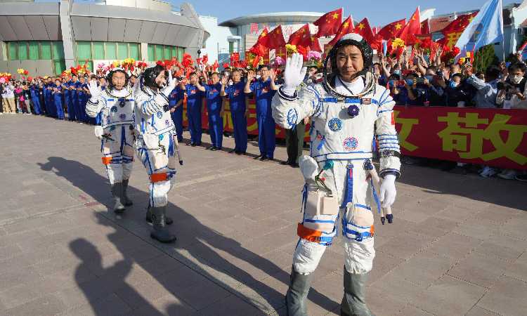 Mengagetkan! Tiongkok Bikin Gebrakan dengan Terbangkan 3 Astronot Jalani Misi Pembangunan Stasiun Luar Angkasa Baru Milik Sendiri