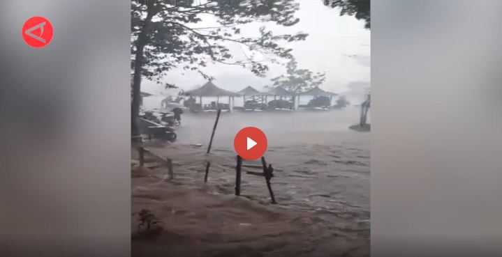 Mengagetkan Warga, Banjir Bandang Tiba-tiba Terjang Tiga Kampung di Pandeglang, Puluhan Rumah terendam