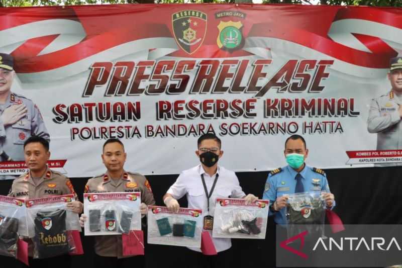 Mengaku-ngaku Sebagai Aparat, Petugas Tangkap Tiga Polisi Gadungan di Bandara Soekarno-Hatta