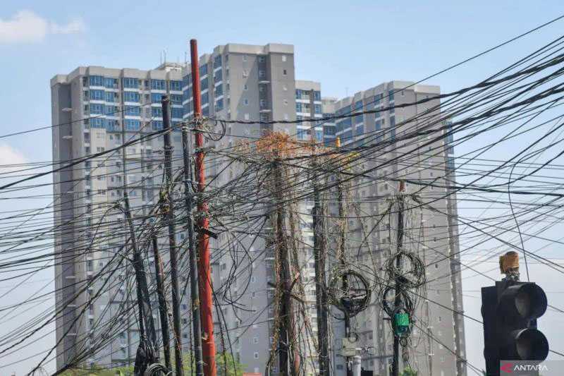 Mengebut Pemindahan Kabel ke Bawah Tanah di Jakarta