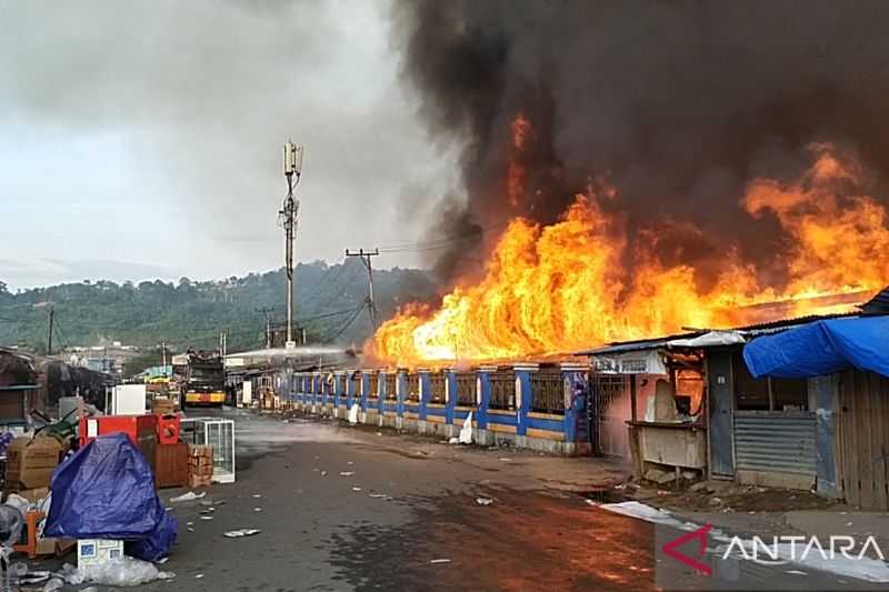 Mengejutkan, Kebakaran Hebat Landa Pasar Manokwari Papua Barat, Ratusan Kios Ludes Dilalap Api