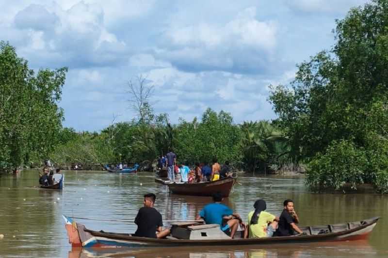 Mengerikan! Nelayan di Riau Tewas Diserang Buaya Saat Mencuci Perahu, Tubuhnya Diseret ke Dalam Sungai