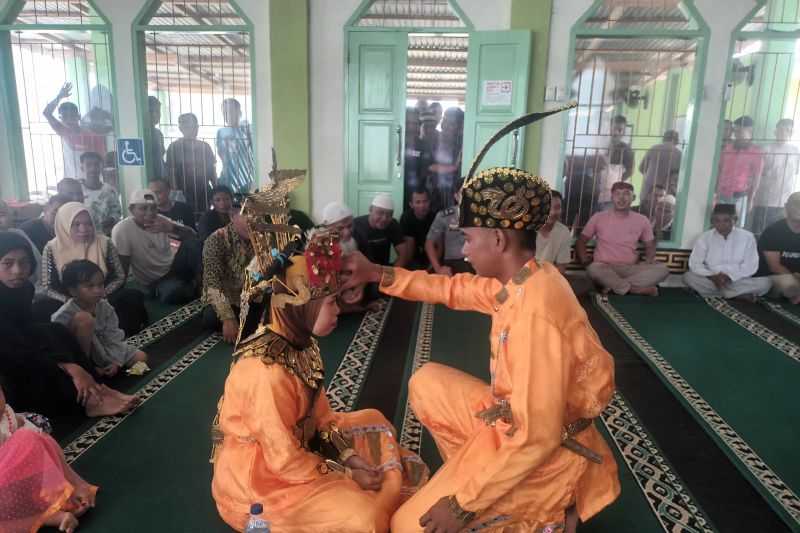 Mengharukan, Narapidana Ini Menikah di Masjid Lapas Pohuwato