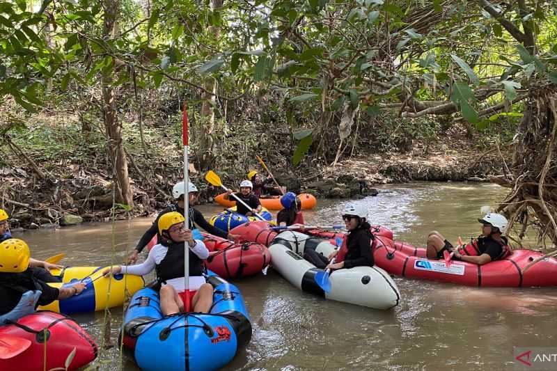 Menguji Adrenalin dengan Packrafting Kali Papah Kulon Progo