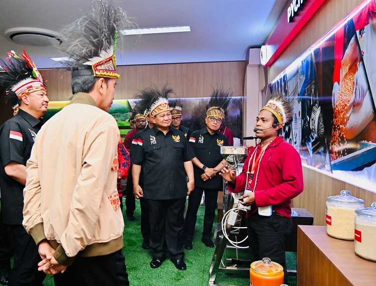 Menhan Prabowo Dampingi Presiden Jokowi ke Papua