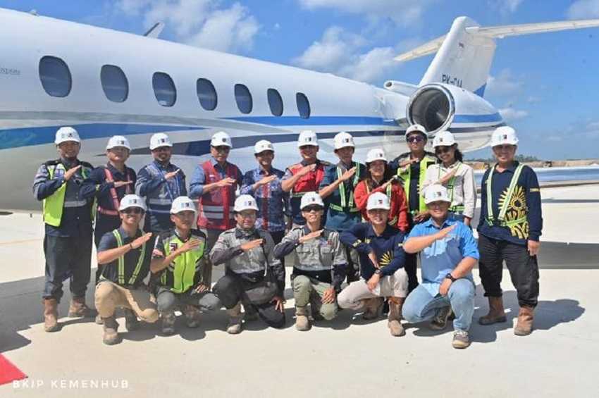 Menhub Ikuti Tes Mendarat Jet Perdana di Bandara IKN