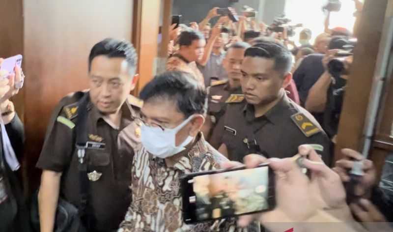 Menkominfo Nonaktif Johnny G Plate Didakwa Rugikan Negara Rp8,03 Triliun