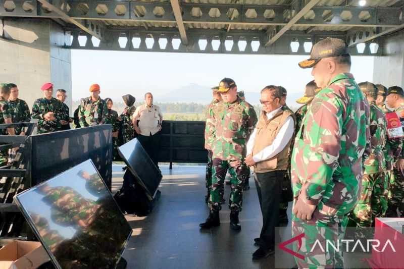 Menkopolhukam dan Panglima TNI Tinjau Latihan Gabungan TNI di Situbondo