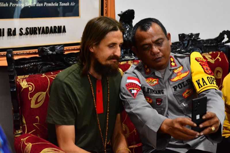 Menlu Selandia Baru Sambut Dibebaskannya Pilot Philip Mehrtens