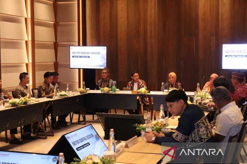 Menparekraf Ajak Puluhan Investor Investasi di Labuan Bajo