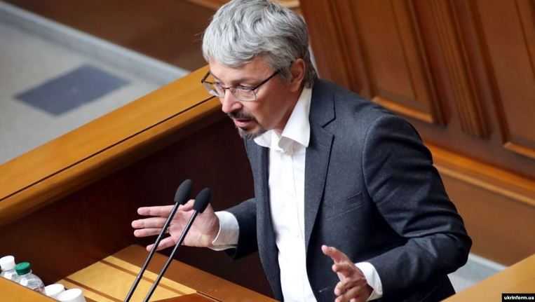 Menteri Kebudayaan Ukraina Mundur karena Masalah Pendanaan
