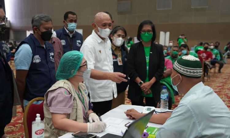 Menteri Koperasi dan UKM Teten Masduki Tegaskan Pentingnya Vaksinasi Dalam Upaya Pemulihan Ekonomi Akibat Pandemi Covid-19