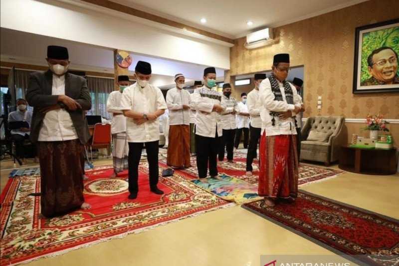Menteri Mahfud Pun Harus Menunda Sungkeman ke Ibunda di Kampung Halaman pada Hari Raya Idul Fitri