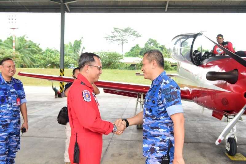 Menuju Malaysia, Tim Jupiter Aerobatik Melintas di Lanud Roesmin Nurjadin Pekanbaru
