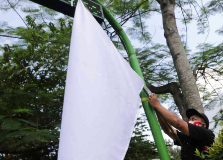 Menyerah, Ratusan Bendera Putih Berkibar Di Kawasan Wisata Puncak Imbas PPKM