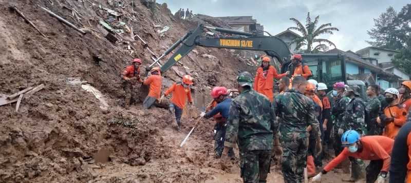 Menzikon/CRK Pusziad Temukan Dua Korban Gempa Bumi Cianjur