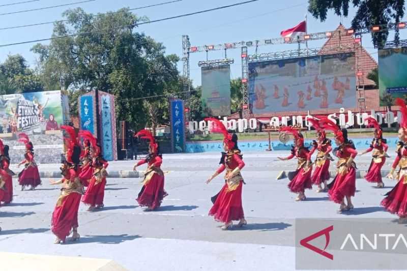 Meriah, Festival Etnik Situbondo 2024 Diikuti 3.000 Penari Nusantara