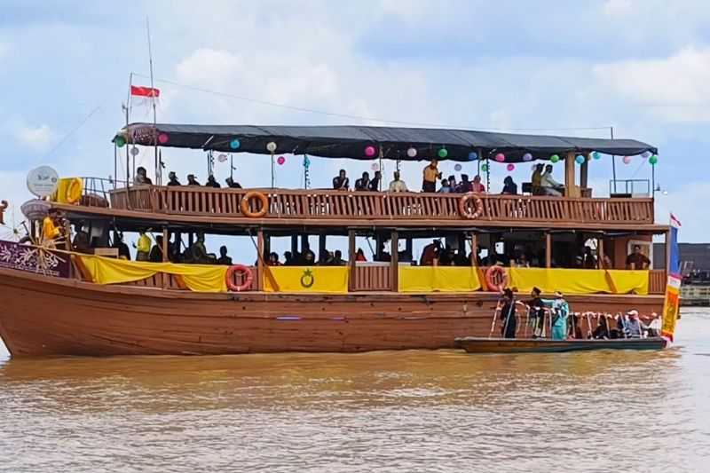 Meriah, Karnaval Air Napak Tilas Kenang Sejarah Berdirinya Pontianak