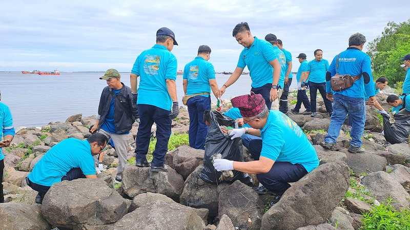 Meriahkan Harhubnas, KSOP Dumai Gelar Bersih Pantai