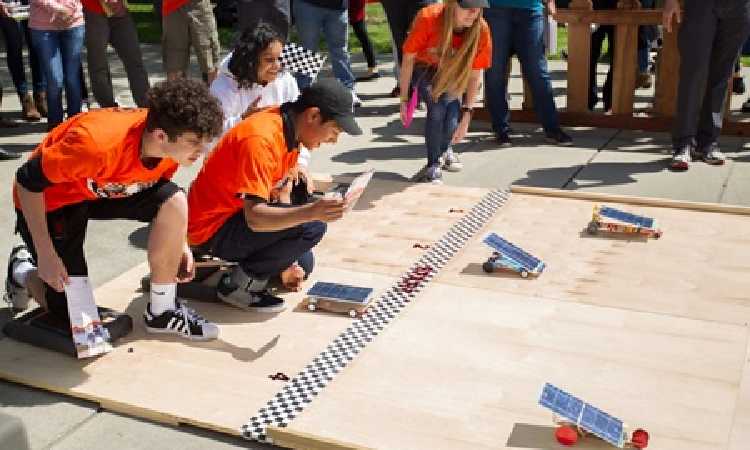 Meriahkan Hari Bumi, Sebuah Sekolah di Sacramento California Gelar Balap Mobil Tenaga Surya