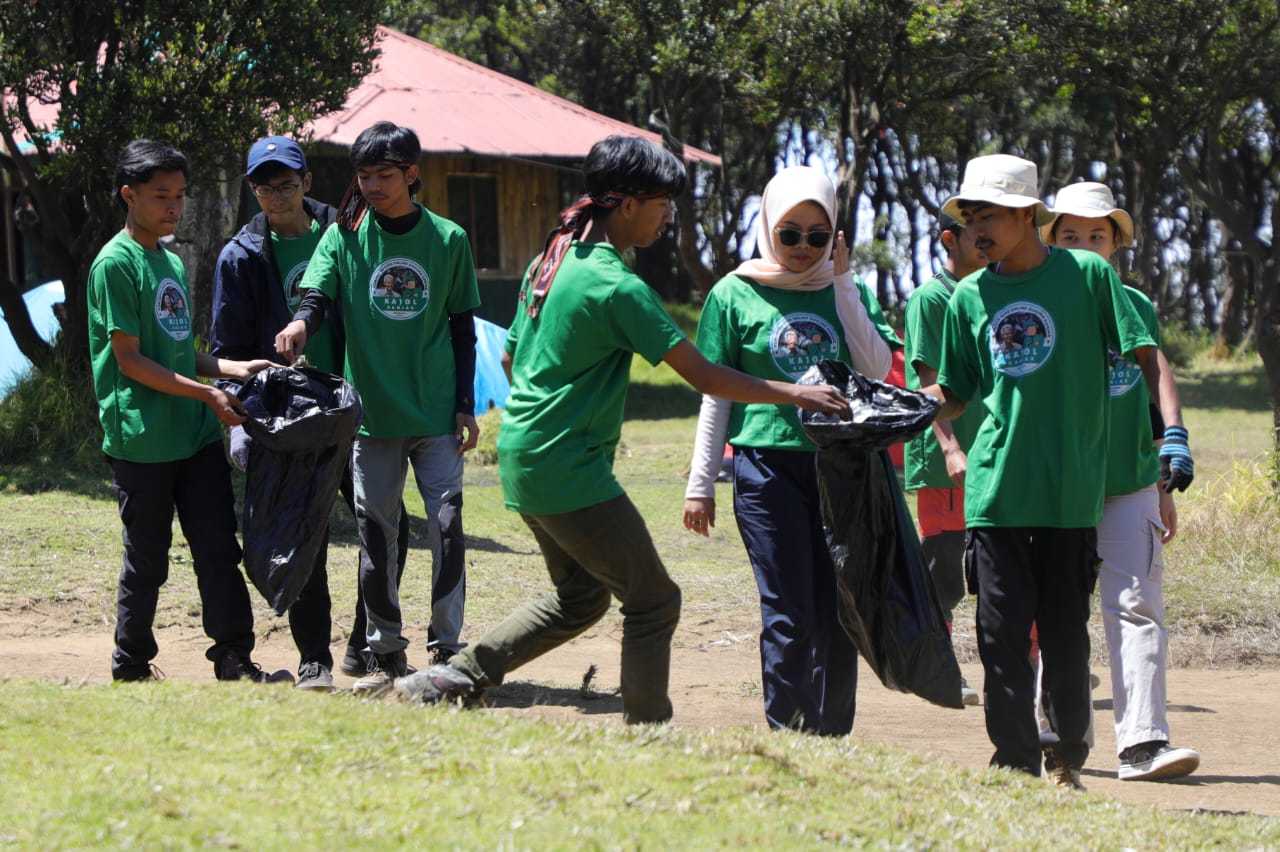 Meriahkan HUT Ke-78 RI, Komunitas Ojol Ganjar Gelar Apel Kemerdekaan di Gunung Papandayan 2