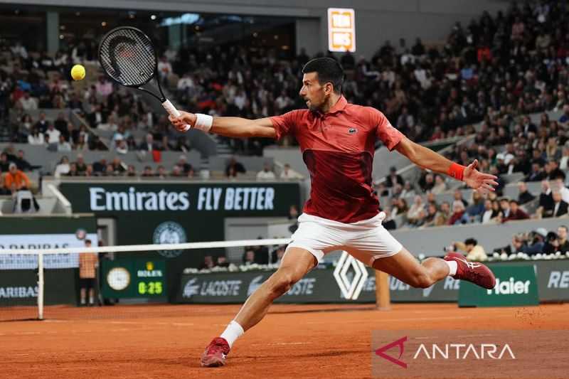 Meski Cedera Djokovic Selamat dari Drama Lima Set, Medvedev Kandas di French Open
