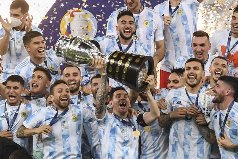 Messi Akhiri Paceklik Trofi Bersama Argentina