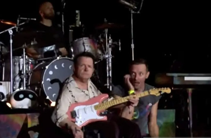 Michael J Fox Nyanyikan Fix You bersama Coldplay di Glastonbury
