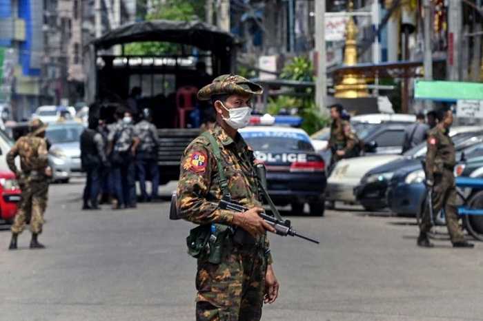 Militer Halau Kelompok Pemberontak di Mindat