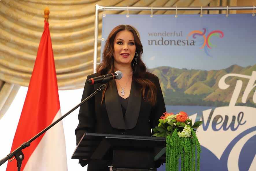 Miss Universe Russia Turut Promosikan Destinasi Pariwisata Indonesia