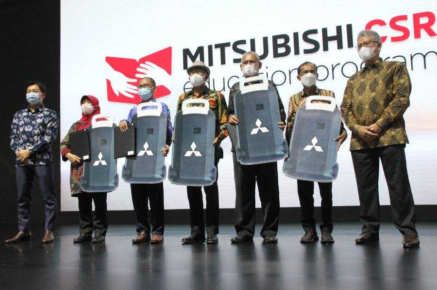 Mitsubishi Serahkan Bantuan Pendidikan 4