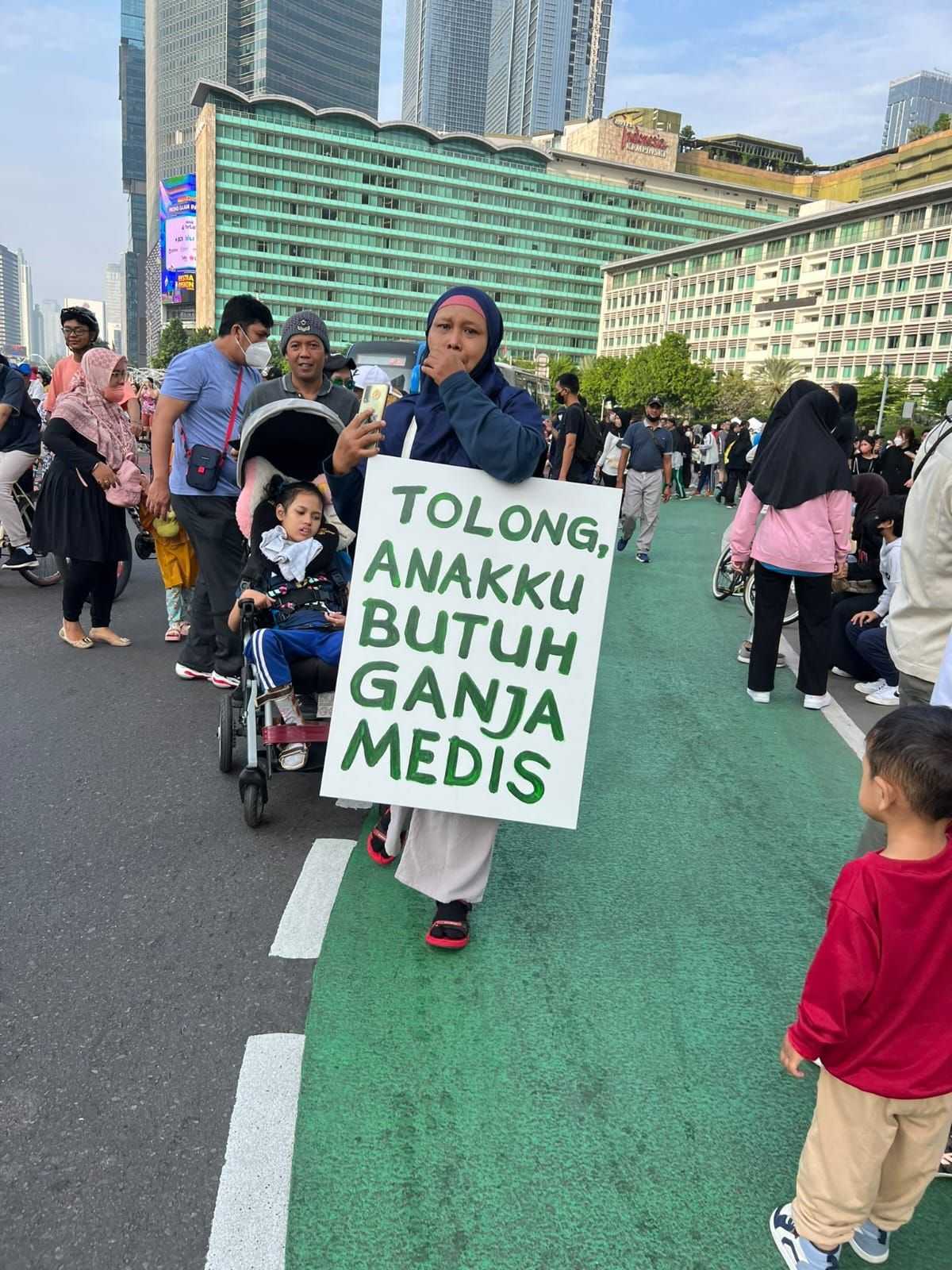 MK Buka-Bukaan Alasan Tak Legalisasi Ganja Medis untuk Kesehatan! Pupus Sudah Harapan Ibu Penderita Celebral Palsy 
