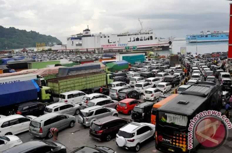 Mobil Daihatsu Jatuh ke Laut di Pelabuhan Merak Saat Hendak Naik ke Kapal Feri