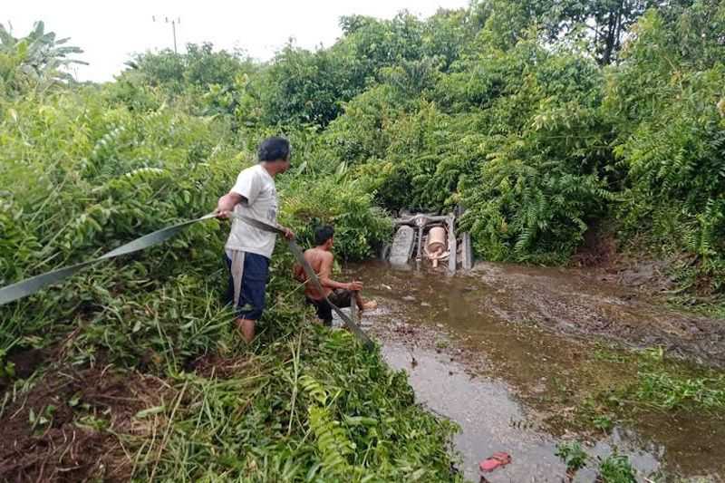 Mobil Mantan Pejabat Kemenag Kalteng Kecelakaan akibatkan 6 Orang Tewas