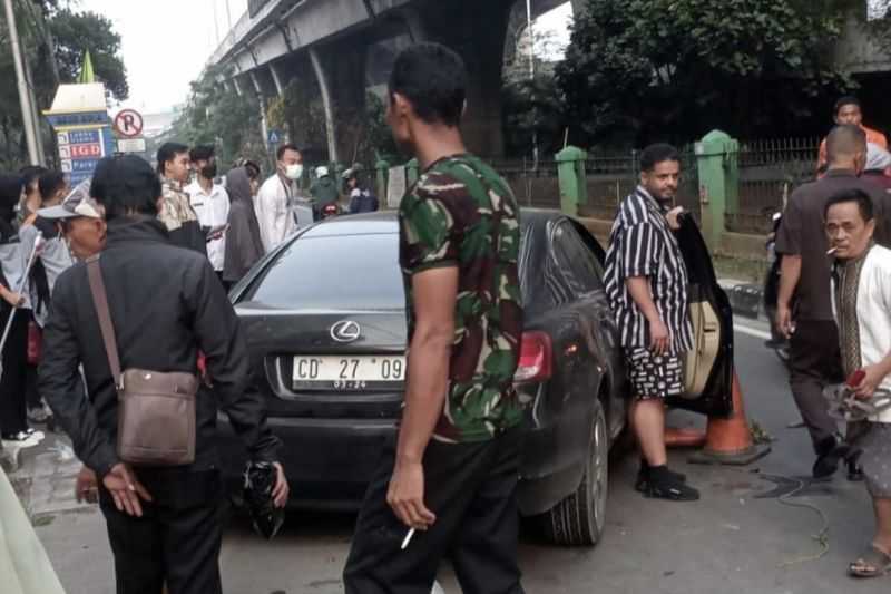 Mobil Pelat Kedubes Ugal-ugalan, Tabrak Warga di Koja Jakarta Utara