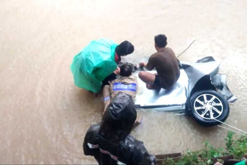 Mobil Tabrak Pohon di Pangkep, Lima Penumpang Meninggal Dunia