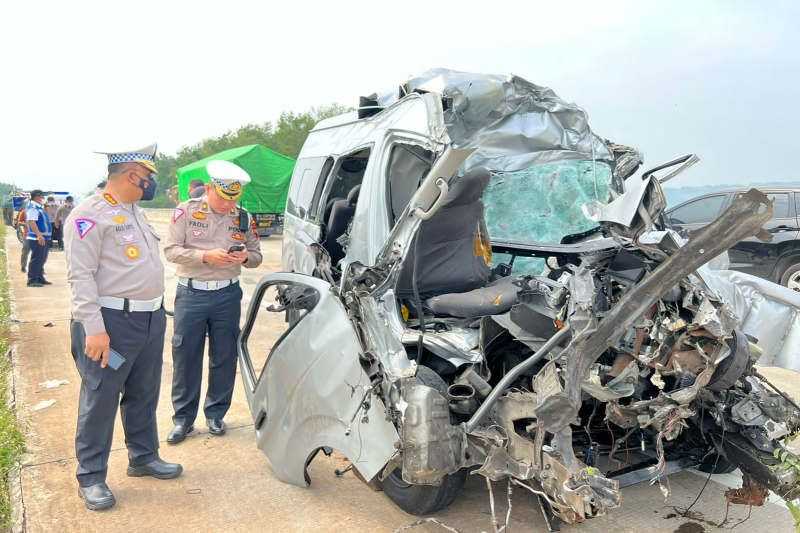 Mobil Travel Kecelakaan di Tol Batang, Ini Nama-nama Korbannya