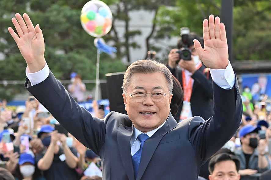 Moon Serukan Dialog Antar-Korea